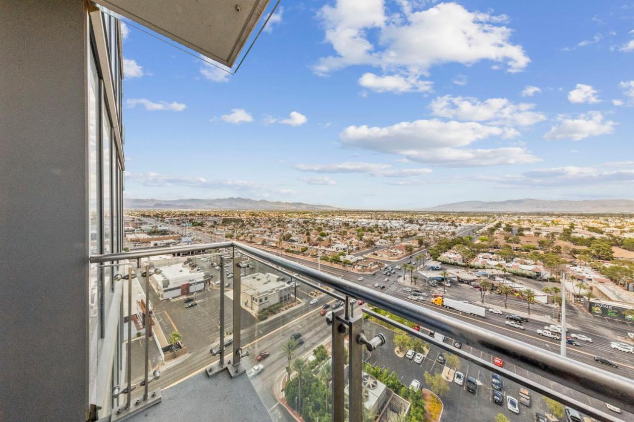 Huge Modern Luxury 17 Floor Panoramic Corner Suite With Open Balcony Las Vegas Exterior photo
